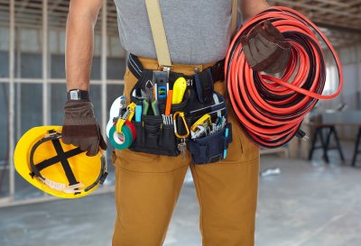 The person holding cable wearing utility belt full of tools at Tampa, FL