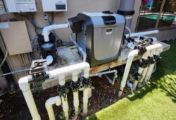 Pool-heat-pump-on-side-of-home-1