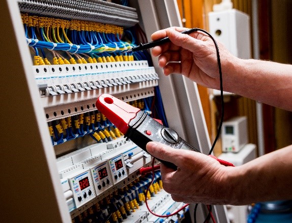 Circuit breaker voltage test in Clearwater, FL